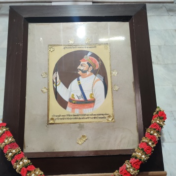 Incidentally, Maharaja Chhatrasal of Bundelkhand (who is the father of Mastani) was an ardent disviple of Swami Prannathji and a follower of the Pranami sect. Begore his battle with the Mughals, Swami Prannathji gifted him his sword and covered his head with a scarf, saying "You will always be victorious. Diamond mines will be discovered in your land and you will become a great emperror." The prophecy came true with the famous Panna mines.